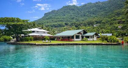 Faratea Bayhouse - Bord de mer, grand jardin, vue panoramique unique.