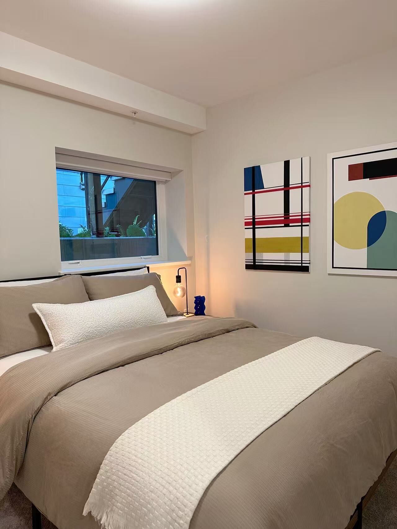 3 habitaciones, escritorio, tabla de planchar con plancha y wifi gratis 