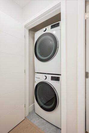 Interior - Brand New Award Winning Townhouse|3BR|Van West|Skytrain|12 min to Airport & DT (Vancouver)