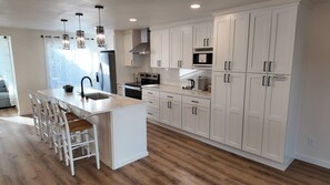 Kühlschrank, Ofen, Herdplatte, Geschirrspüler