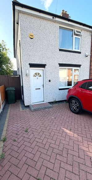 Exterior detail - Elite Unseen Suites! Home that offers a balance of comfort, style & convenience. (Coventry)