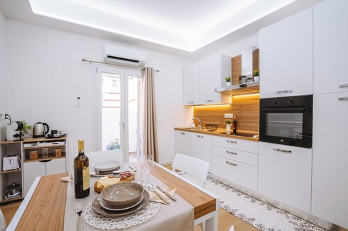 Elegant Central Apartment