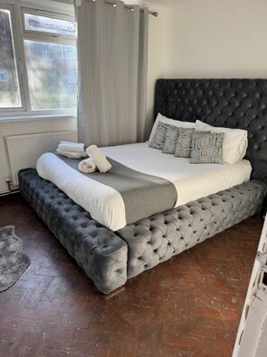 2 bedrooms, Internet, bed sheets