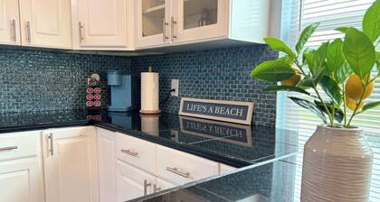 3-bedroom unit near Beach with fire pit, Bar and Desk