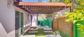 Studio City 1/2 Mile from Universal.  Preschool turned Bed and Breakfast
