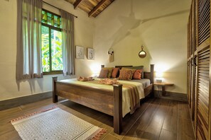 3 bedrooms, free WiFi, bed sheets - Casa Xcanan • private pool & lush gardens (Playa Chiquita)