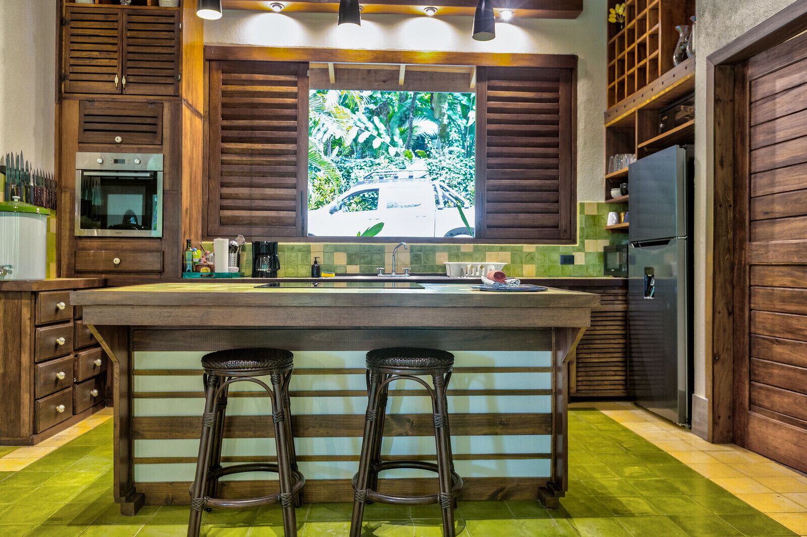 Réfrigérateur, micro-ondes, four, cafetière/bouilloire