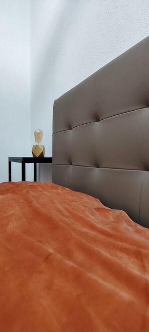 WiFi, bed sheets