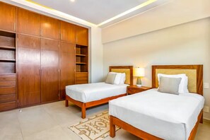 Comfort-Apartment, 2 Schlafzimmer, Balkon, Strandblick | Verdunkelungsvorhänge, Bügeleisen/Bügelbrett, kostenloses WLAN