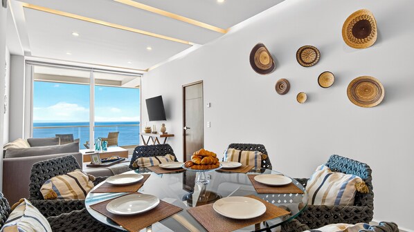Comfort Condo, 2 Bedrooms, Balcony, Beach View | Ruang tamu