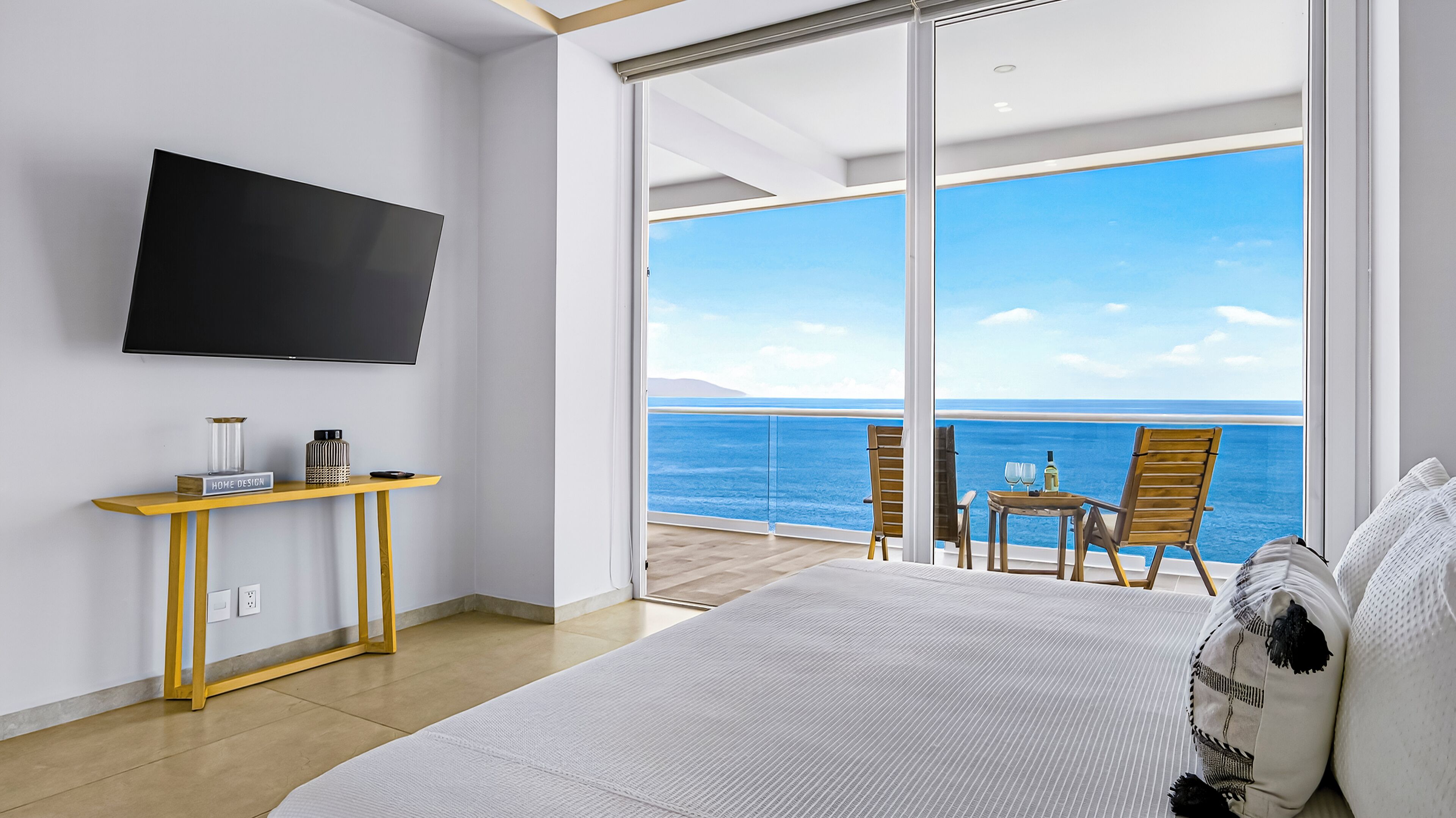 Condo Confort, 2 habitaciones, balcón, vista a la playa | Cortinas blackout, tabla de planchar con plancha y wifi gratis 