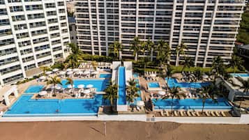 5 outdoor pools
