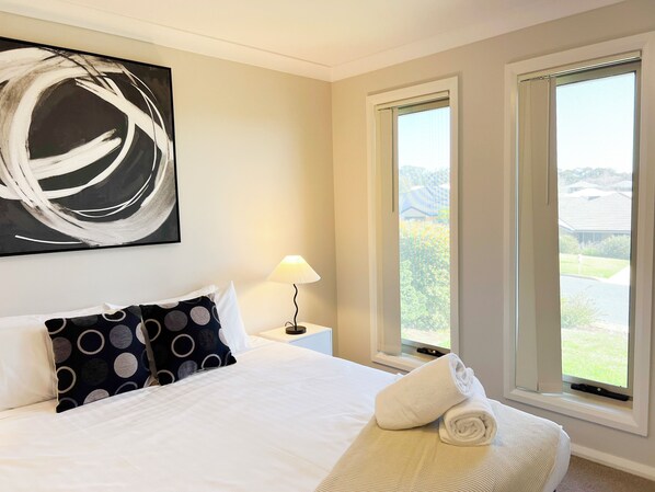 5 Schlafzimmer, Bügeleisen/Bügelbrett, Bettwäsche