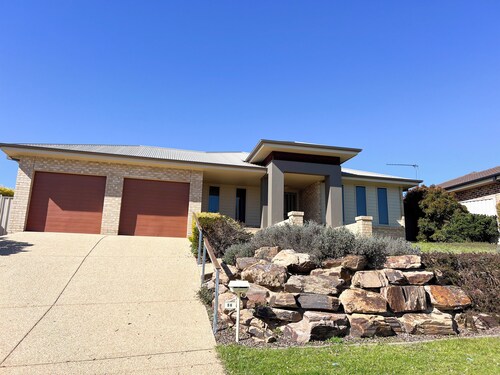 56 Yarrawah Crescent