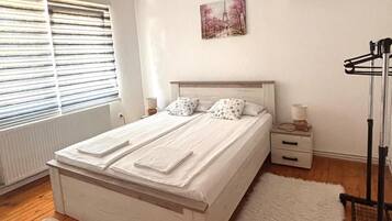 2 bedrooms, iron/ironing board, Internet, bed sheets