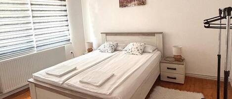 2 bedrooms, iron/ironing board, Internet, bed sheets