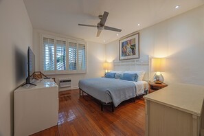 1 bedroom, iron/ironing board, travel crib, WiFi - GU2-On the water-Downtown-Beachfront-Private BBQ (Fort Lauderdale)