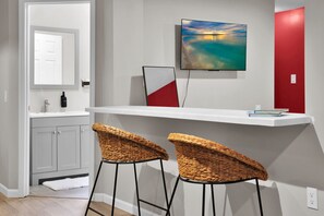 Interior - Bamboo & Pearl Coastal Getaway - Firepit - Minutes to Nights of Lights (St. Augustine)