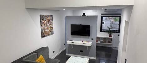 Classic Studio, City View | Living area