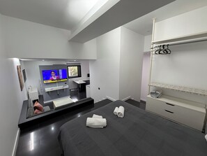 Comfort Studio, Bay View | In-room safe, soundproofing, free WiFi - Sea Breeze Studios (Machico)