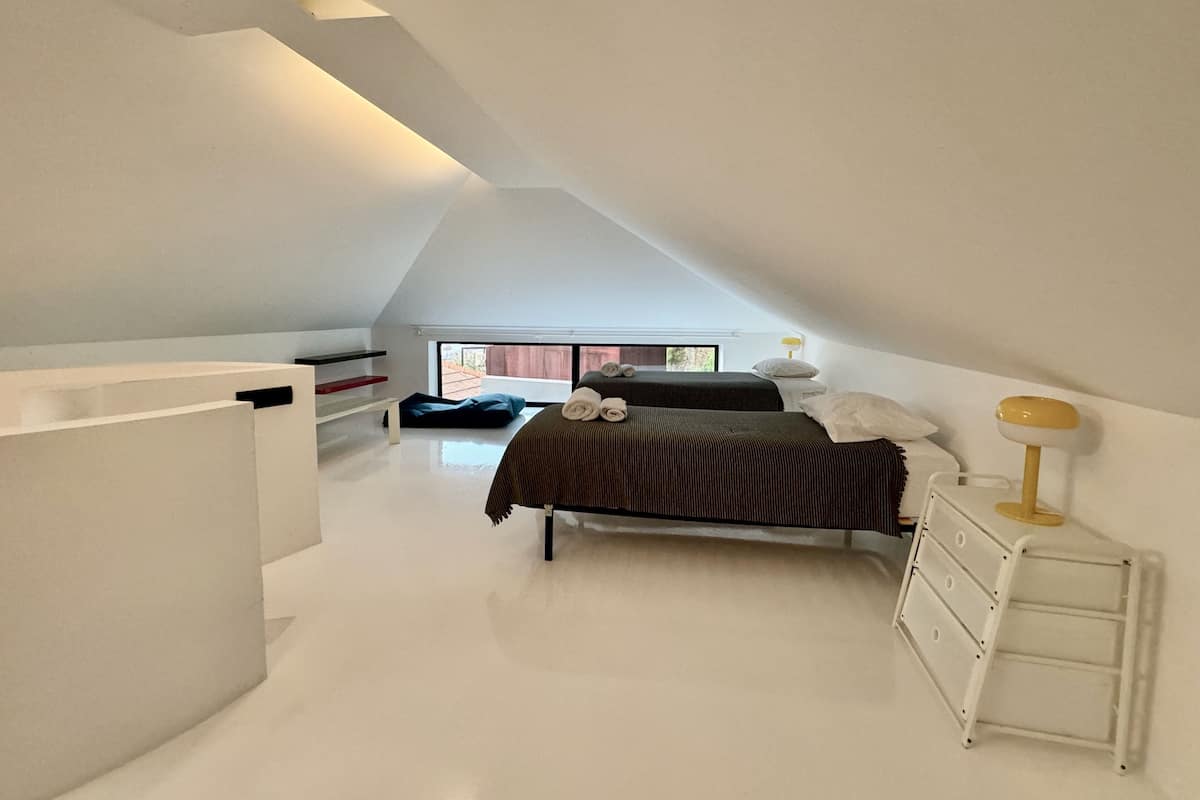 Comfort House | In-room safe, soundproofing, free WiFi