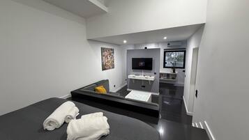 Classic Studio, City View | In-room safe, soundproofing, free WiFi