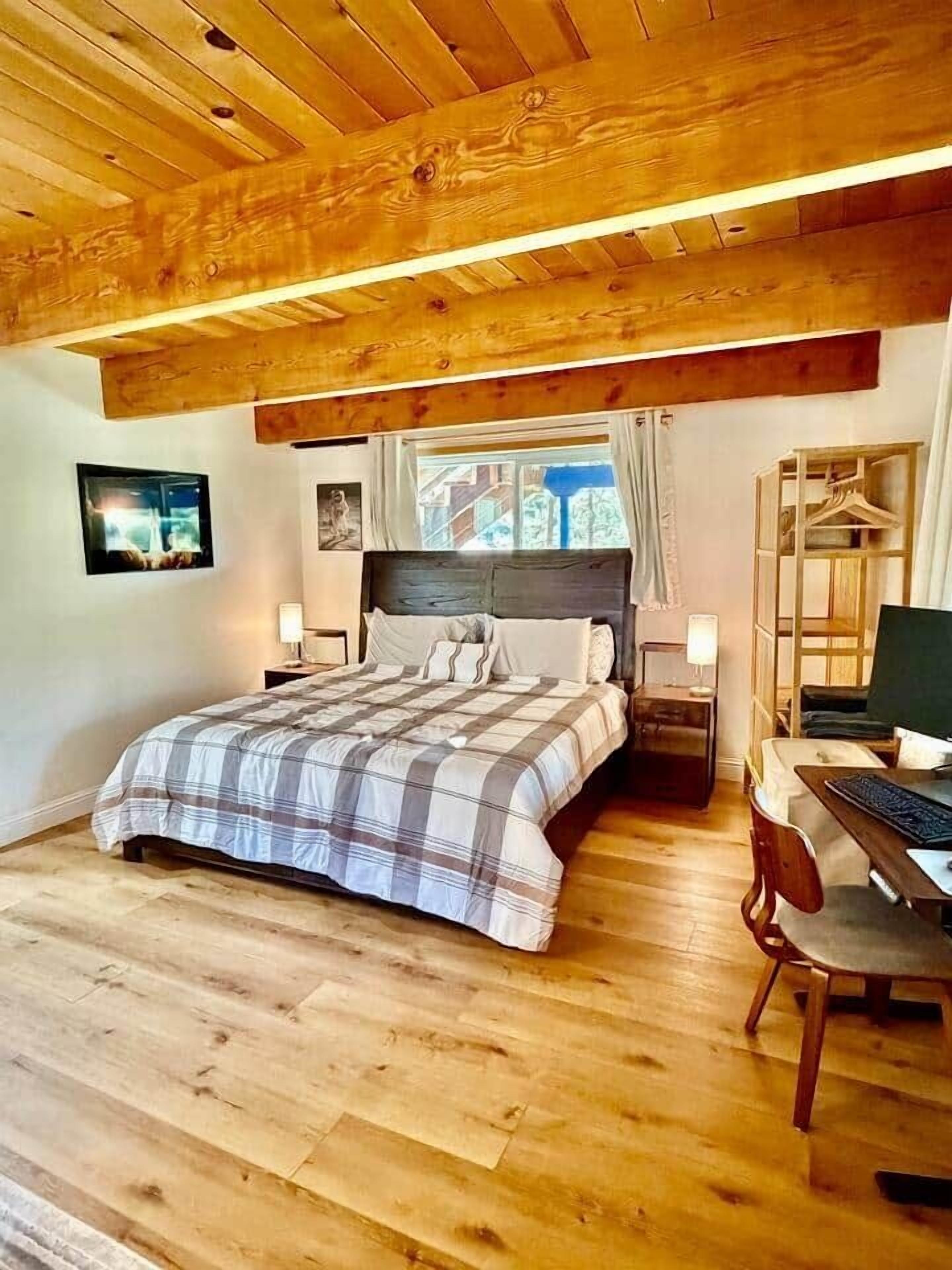 4 bedrooms, iron/ironing board, free WiFi, bed sheets