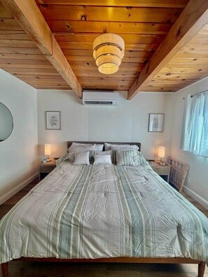 4 bedrooms, iron/ironing board, free WiFi, bed sheets