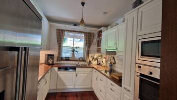 Mikrowelle, Ofen, Herdplatte, Geschirrspüler