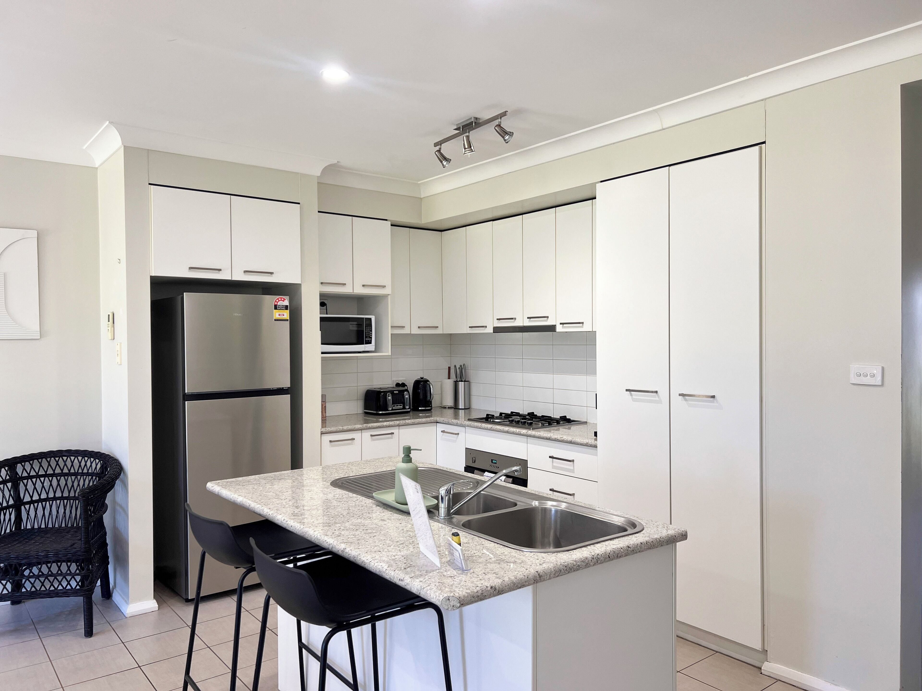 Frigorifero, microonde, forno, piano cottura