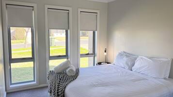 3 bedrooms, iron/ironing board, bed sheets