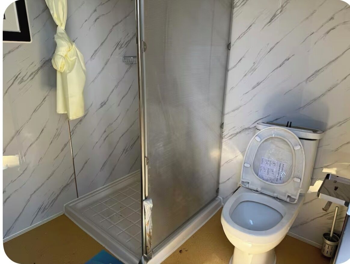 Dusche, Handtücher, Seife, Toilettenpapier