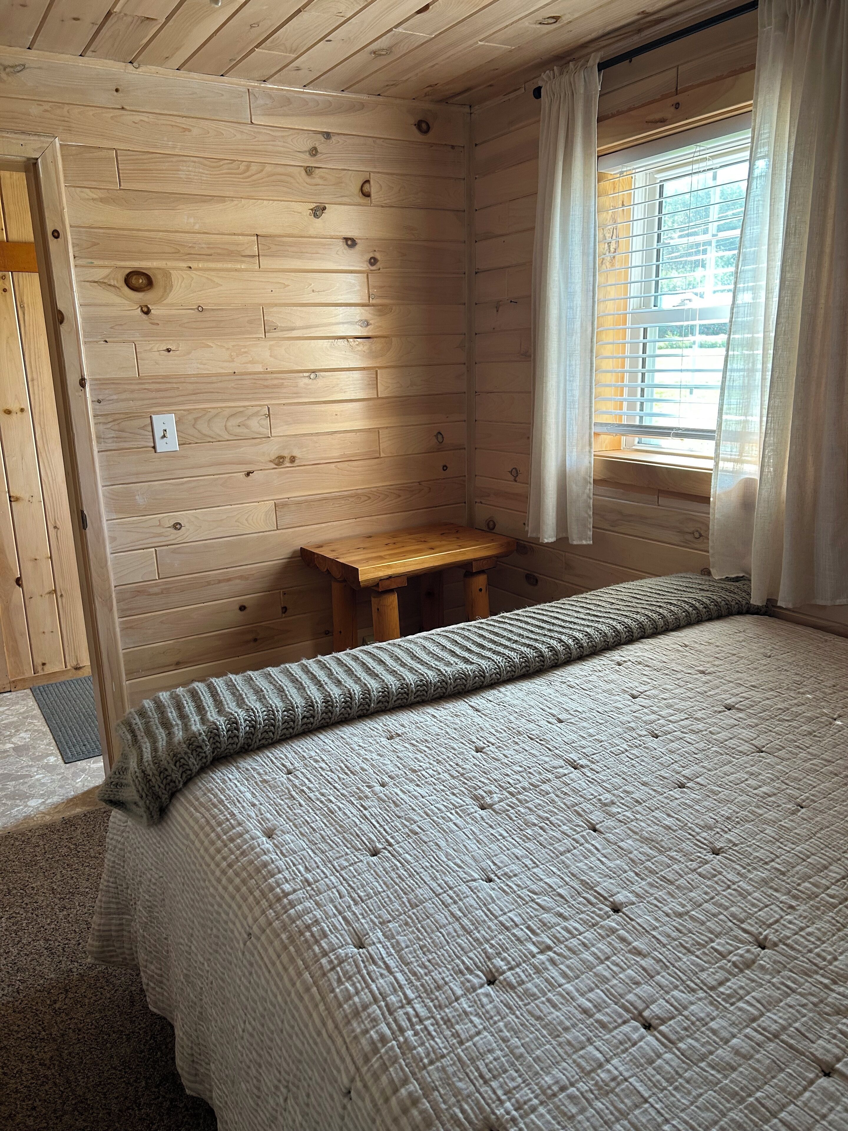 2 多间卧室、WiFi、床单