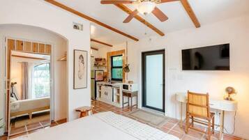 1 chambre, fer et planche à repasser, Wi-Fi, draps fournis