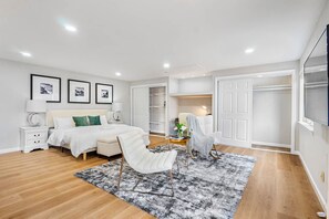 House | 6 bilik tidur, meja