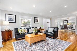 House | 6 bedrooms, desk - Santa Clara 6Br Stunning Entire House (Santa Clara)