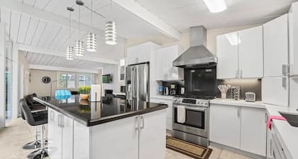 Entire 3br House With Playground