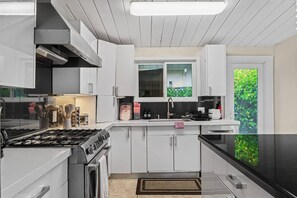 House - Entire 3br House With Playground (Palo Alto)