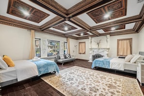House | 7 bedrooms, desk - Stunning Roman Design 7bed5bath in Heart San Jose (San Jose)