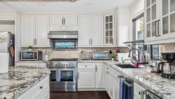 House | 6 bilik tidur