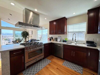 South SF Spacious Entire Unit With 3brs 3bth on 2F