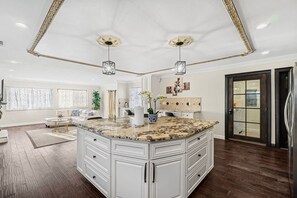 House | 4 bedrooms - Spaciour 4Br 4bth Stunning House With Free Parking (San Jose)