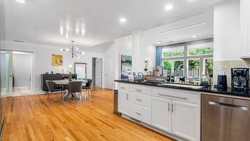 House | 5 bilik tidur