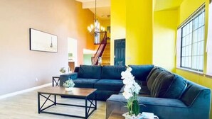 A living room with a sectional sofa, a coffee table, and a chandelier. - Vallejo Beautiful 4br Home wt Mountain View Napa (Vallejo)