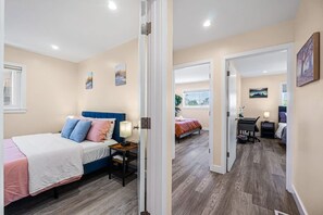 House | 4 bilik tidur, meja