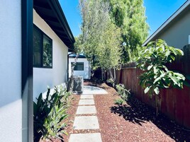 独立别墅 | 3 多间卧室、办公桌