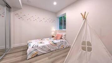 5 slaapkamers, een strijkplank/strijkijzer, wifi, beddengoed