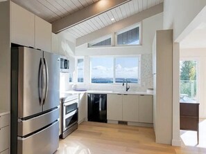 電子レンジ、オーブン、コンロ、食器洗い機