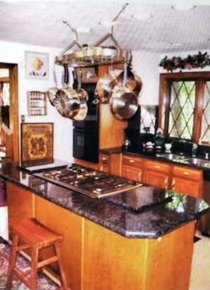 Microondas, horno, placa de cocina, lavavajillas