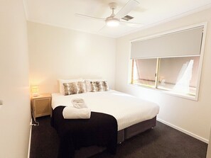 Iron/ironing board, bed sheets